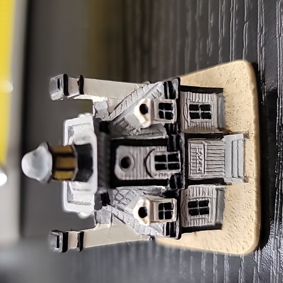 Lenox Thimble Lighthouses (set of 3) - Picture 3 of 9